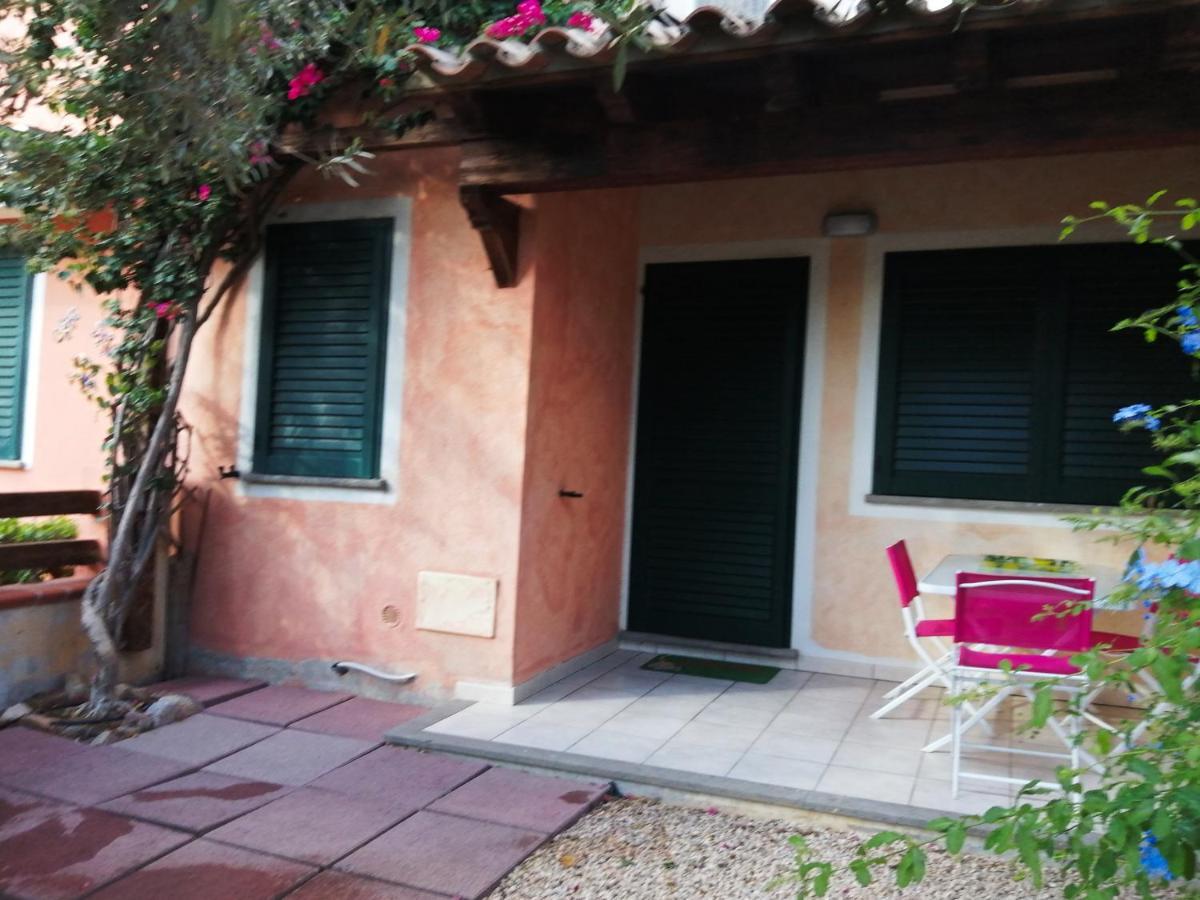 Villa La Casa Nel Borgo Chia Exterior foto